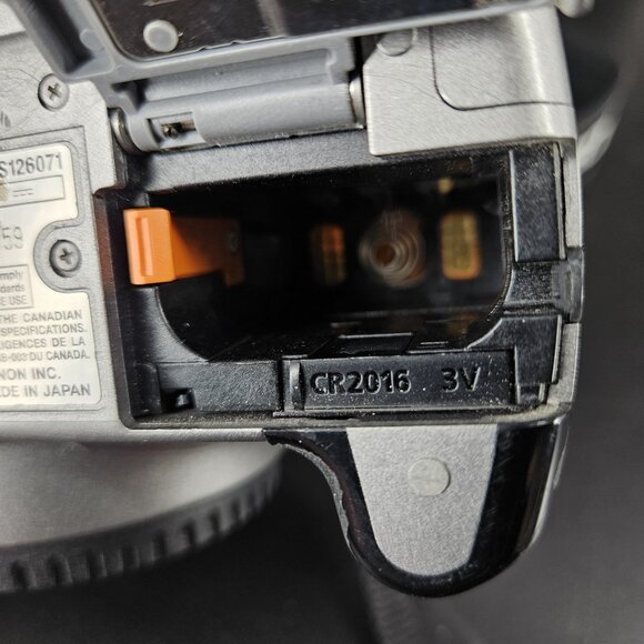 Vintage Canon EOS Digital Rebel XT Camera Body 8MP Made in Japan AS IS Parts Rep - Picture 5 of 12